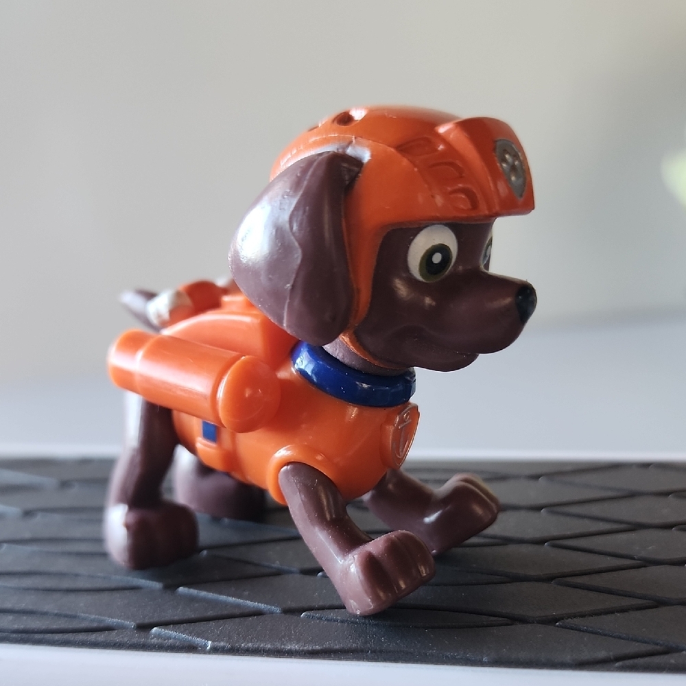 11 Pieces, Paw Patrol Rescue Team Action Figures - Red, Blue, Green. - Picture 13 of 15